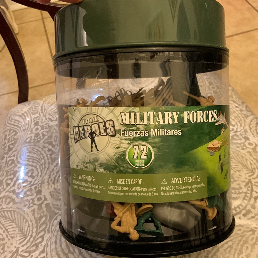 Toys R‎ Us True Hero’s Military Forces toy soldiers, tanks and more. 72 pieces